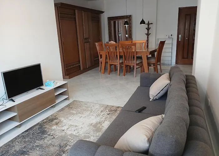 Flat 10 Minutes From The Airport Daire